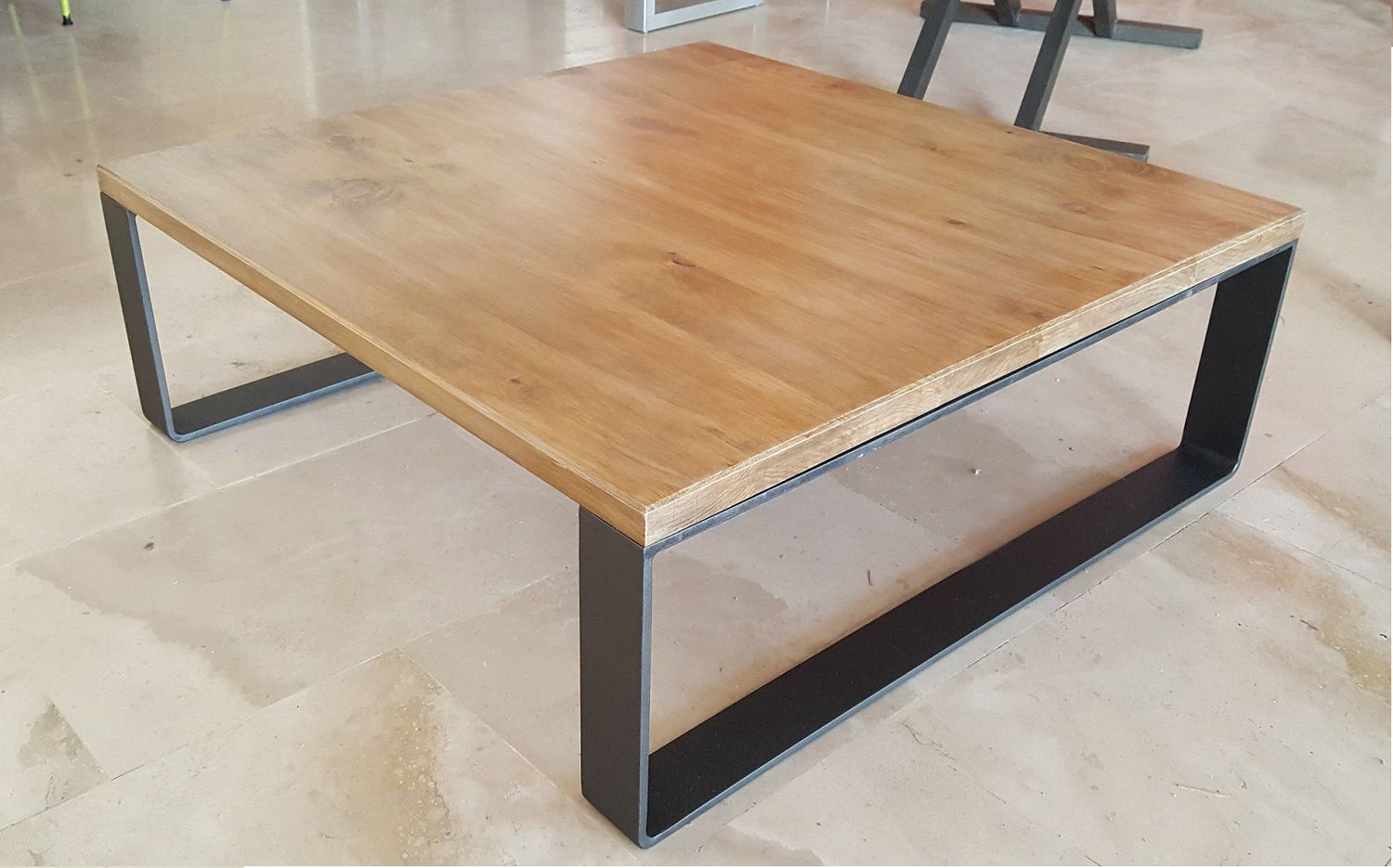 Mesa centro PLETINA PLETINA de pino macizo y hierro - Manuel Interiorismo